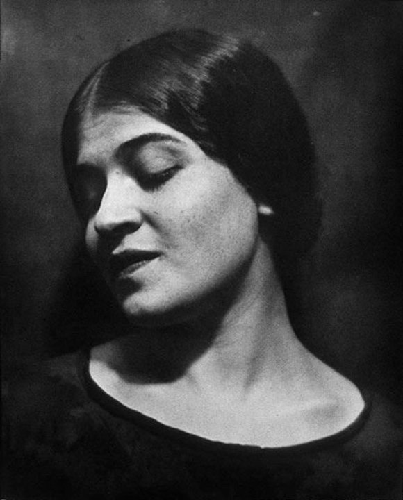 zdjęcie: Tina Modotti, fot. Edward Weston, 1924, na licencji CC